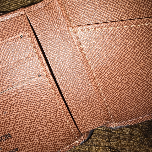 EUC Louis Vuitton mens bi fold wallet - Picture 7 of 10